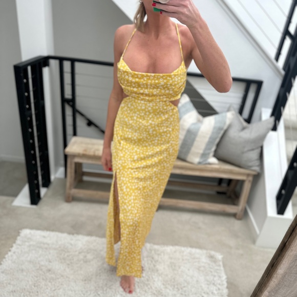 Vici Dresses & Skirts - Mable yellow & white flower peek a boo side midi dress summer event ready NWT S